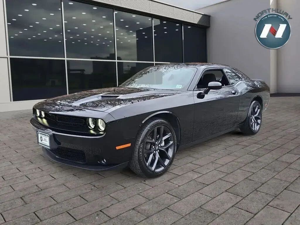 2022 Dodge Challenger SXT RWD