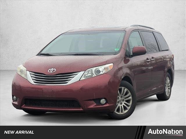 2016 Toyota Sienna XLE 7-Passenger Auto Access Seat
