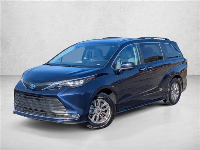 2024 Toyota Sienna XLE 7-Passenger FWD