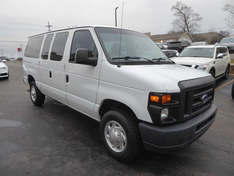2013 Ford E-Series E-350 XL Super Duty Passenger Van