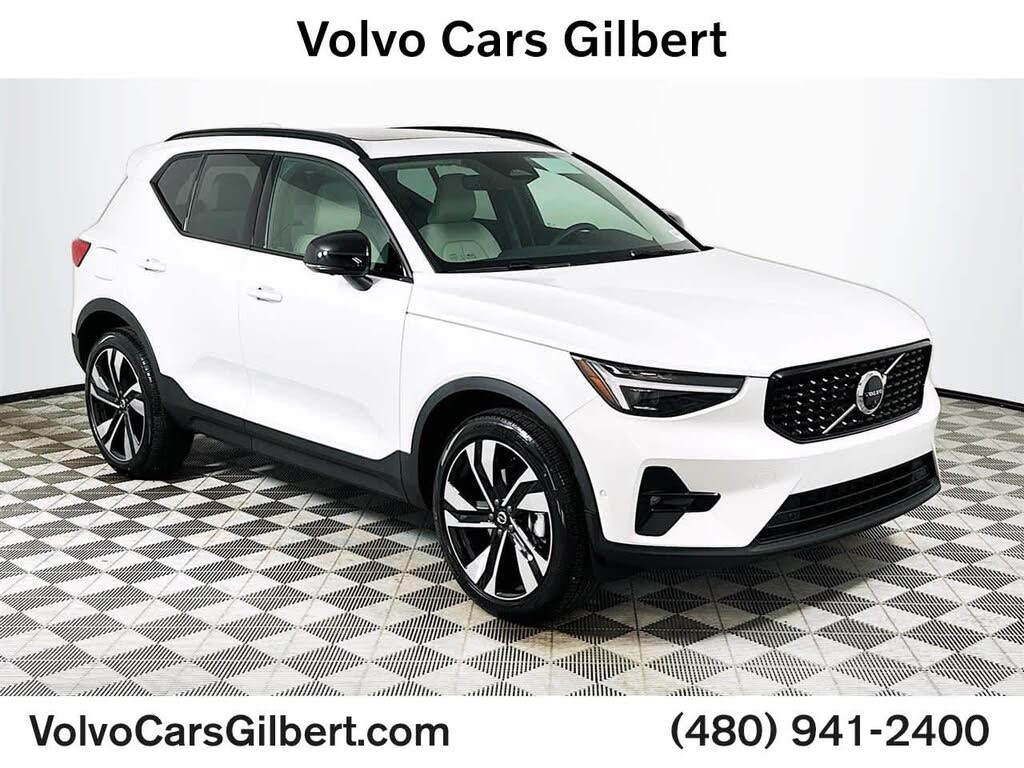 2026 Volvo XC40 B4 Plus FWD