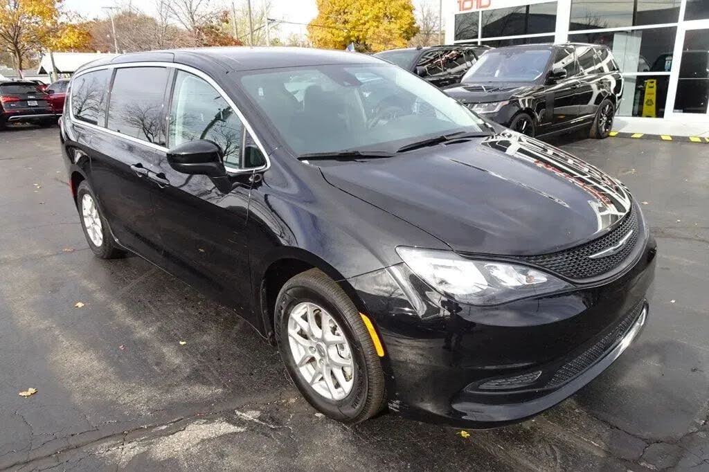 2024 Chrysler Voyager LX FWD