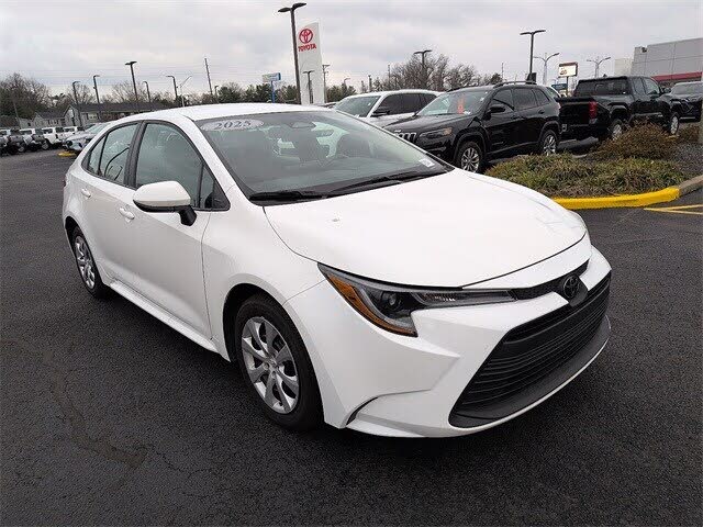 2025 Toyota Corolla LE FWD