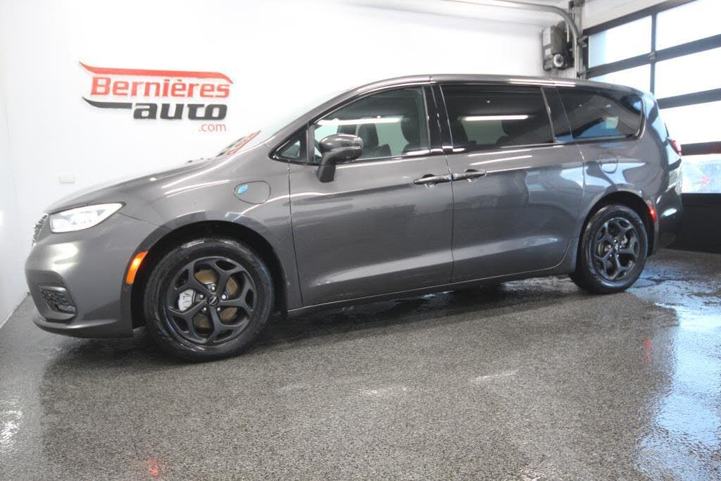 Chrysler Pacifica Hybrid Limited FWD 2022
