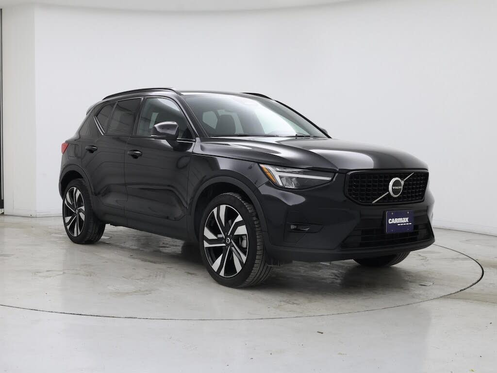 2023 Volvo XC40 B5 Plus Dark Theme AWD