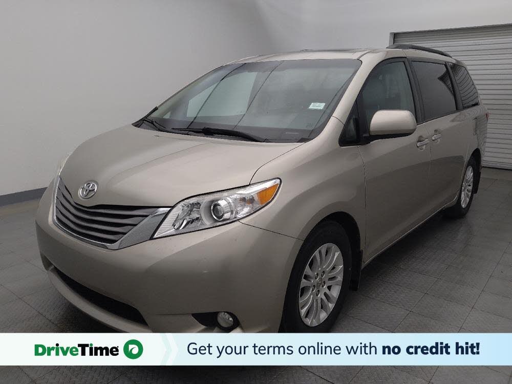 2017 Toyota Sienna XLE 7-Passenger Auto Access Seat FWD