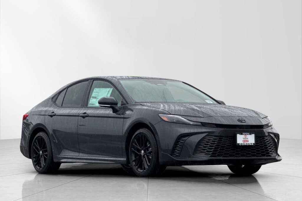 2026 Toyota Camry SE FWD