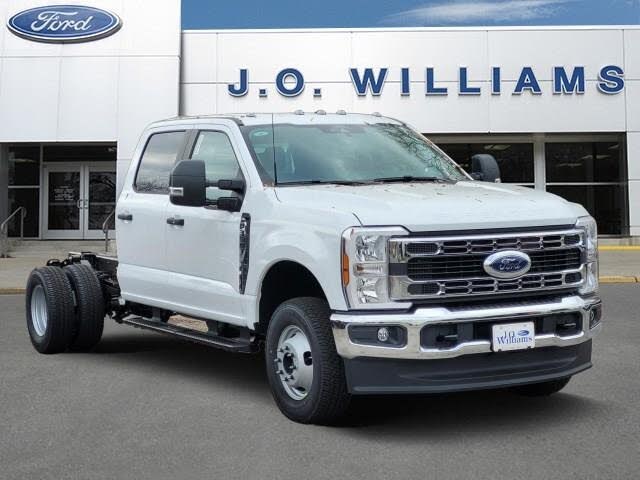 2026 Ford F-350 Super Duty Chassis XL Crew Cab DRW 4WD