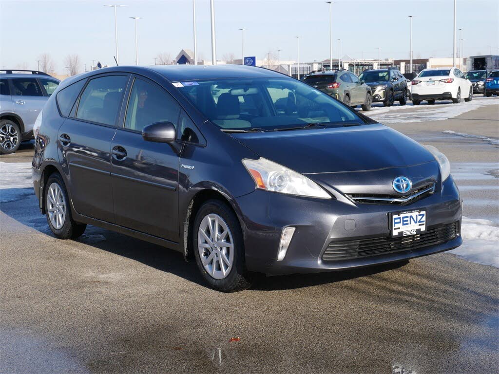 2013 Toyota Prius v Three FWD