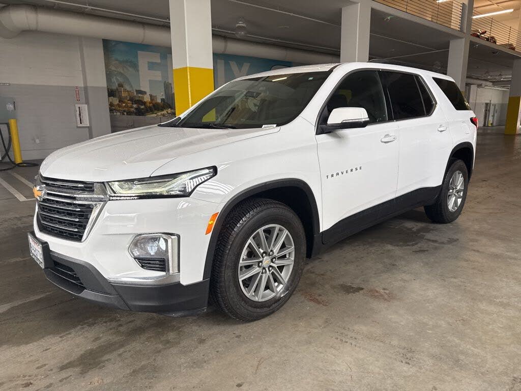 2023 Chevrolet Traverse LT Cloth FWD