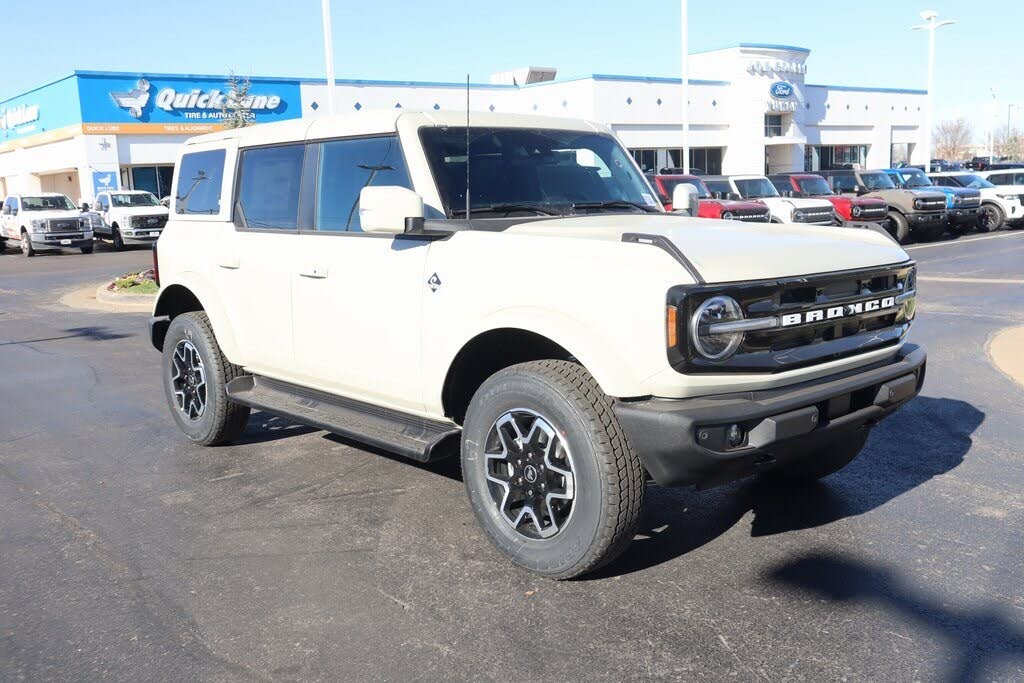 2025 Ford Bronco Outer Banks 4-Door 4WD