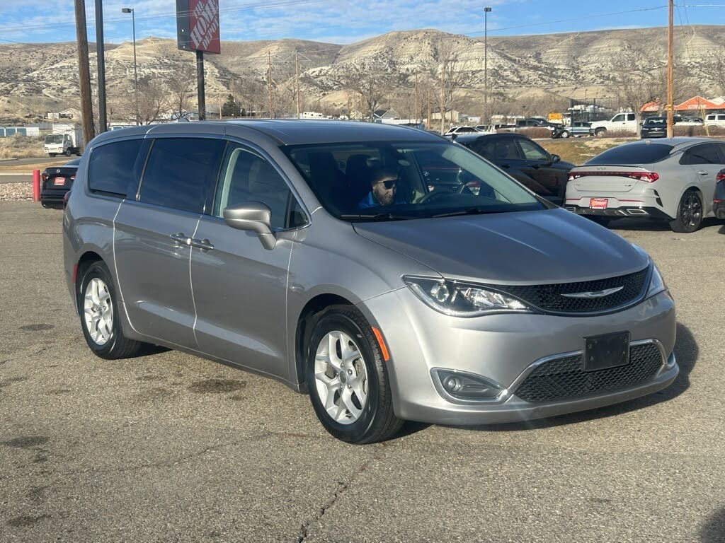 2018 Chrysler Pacifica Touring Plus FWD