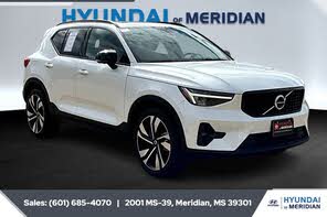 Volvo XC40 B5 Plus Dark Theme AWD
