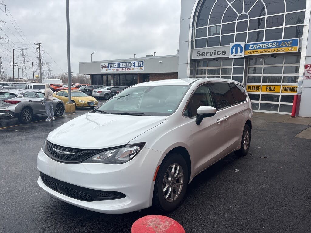 2022 Chrysler Voyager LX FWD
