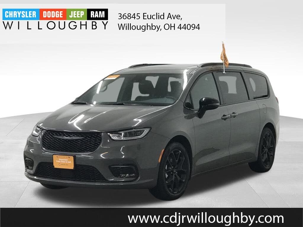 2025 Chrysler Pacifica Limited FWD