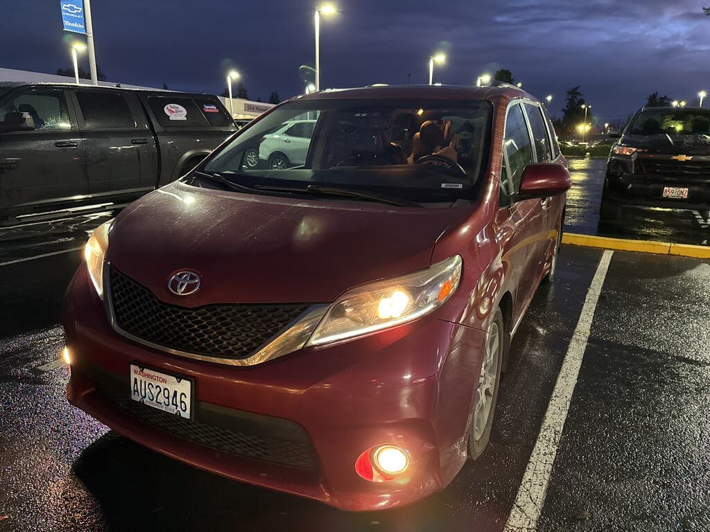 2016 Toyota Sienna SE 8-Passenger