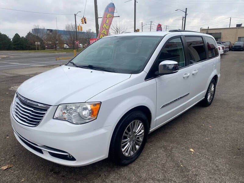 2014 Chrysler Town & Country Touring-L FWD