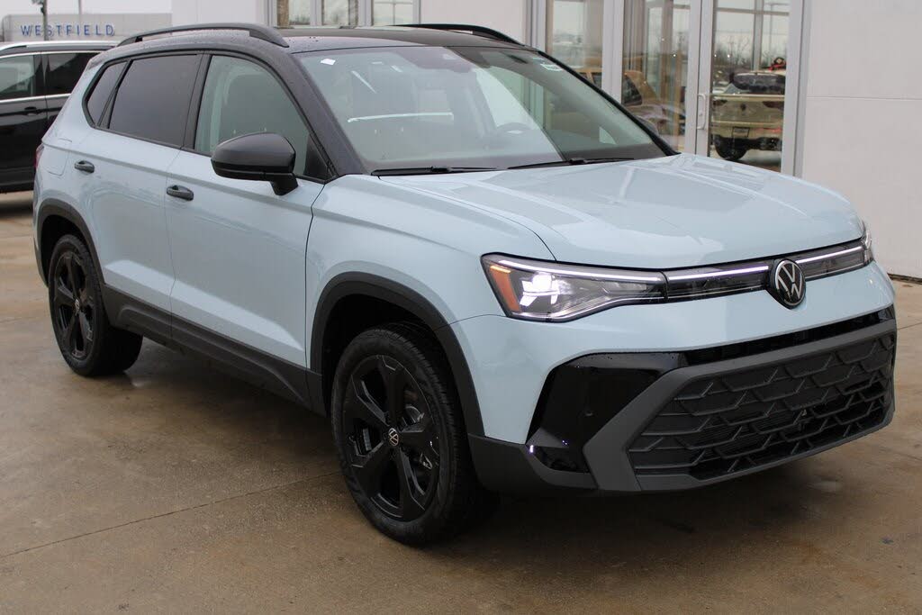 2026 Volkswagen Taos SE Black 4Motion