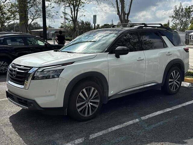2022 Nissan Pathfinder Platinum FWD