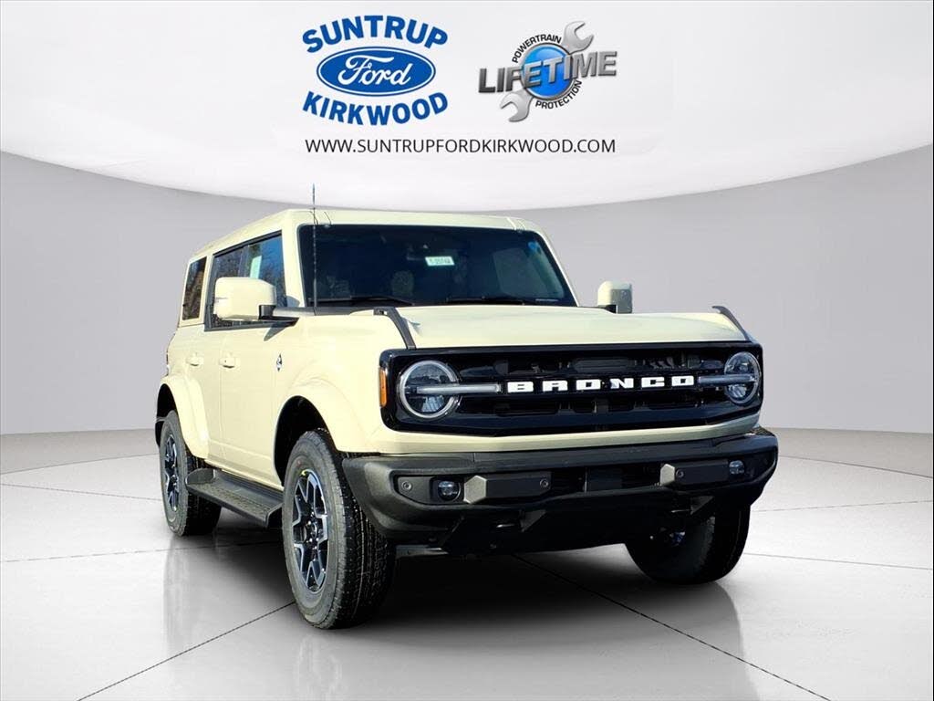 2025 Ford Bronco Outer Banks 4-Door 4WD