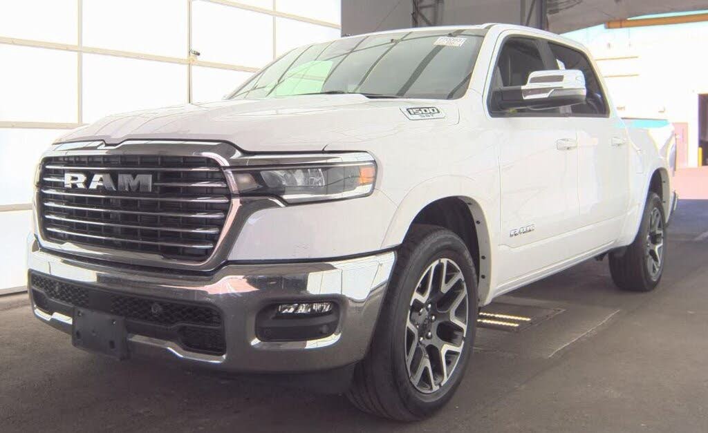 2025 RAM 1500 Laramie Crew Cab 4WD