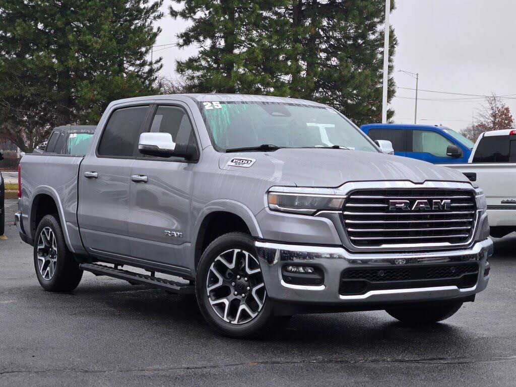 2025 RAM 1500 Laramie Crew Cab 4WD