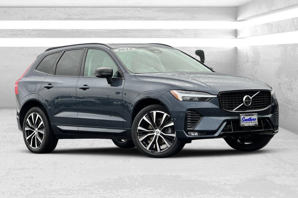 2023 Volvo XC60 B5 Ultimate Dark Theme AWD