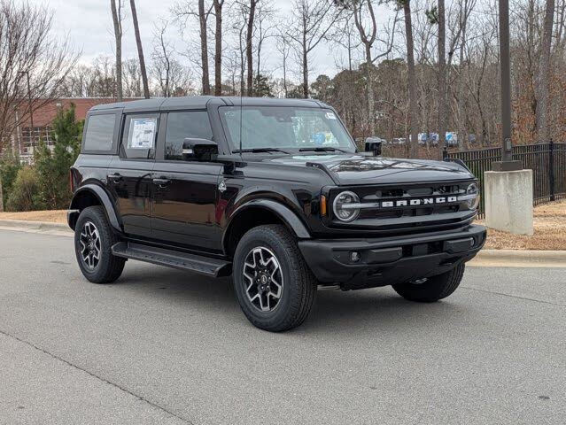 2025 Ford Bronco Outer Banks 4-Door 4WD