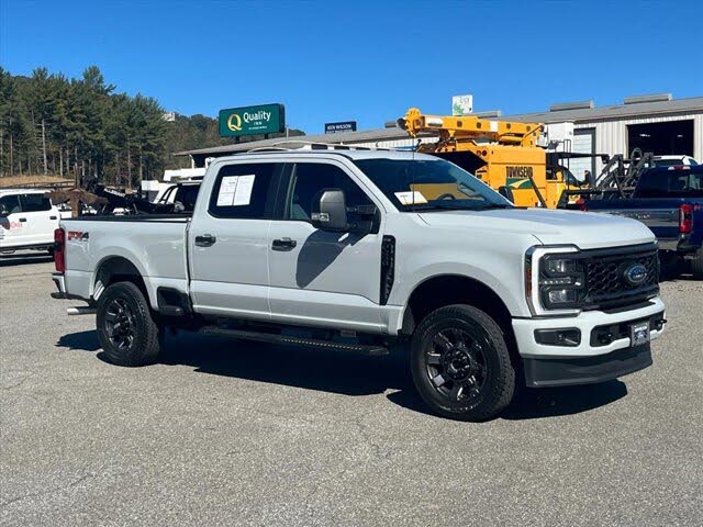 2025 Ford F-250 Super Duty XL Crew Cab 4WD