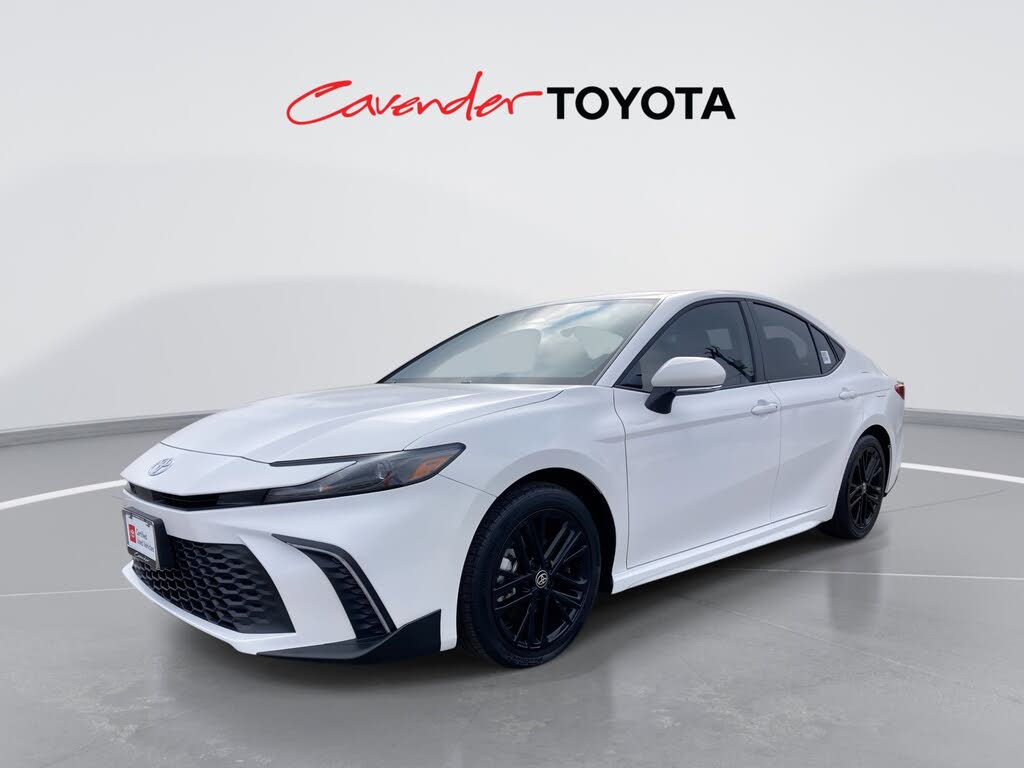 2026 Toyota Camry SE FWD