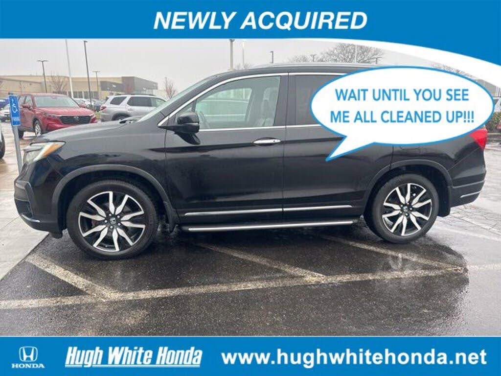 2019 Honda Pilot Touring AWD with Rear Captain's Chairs