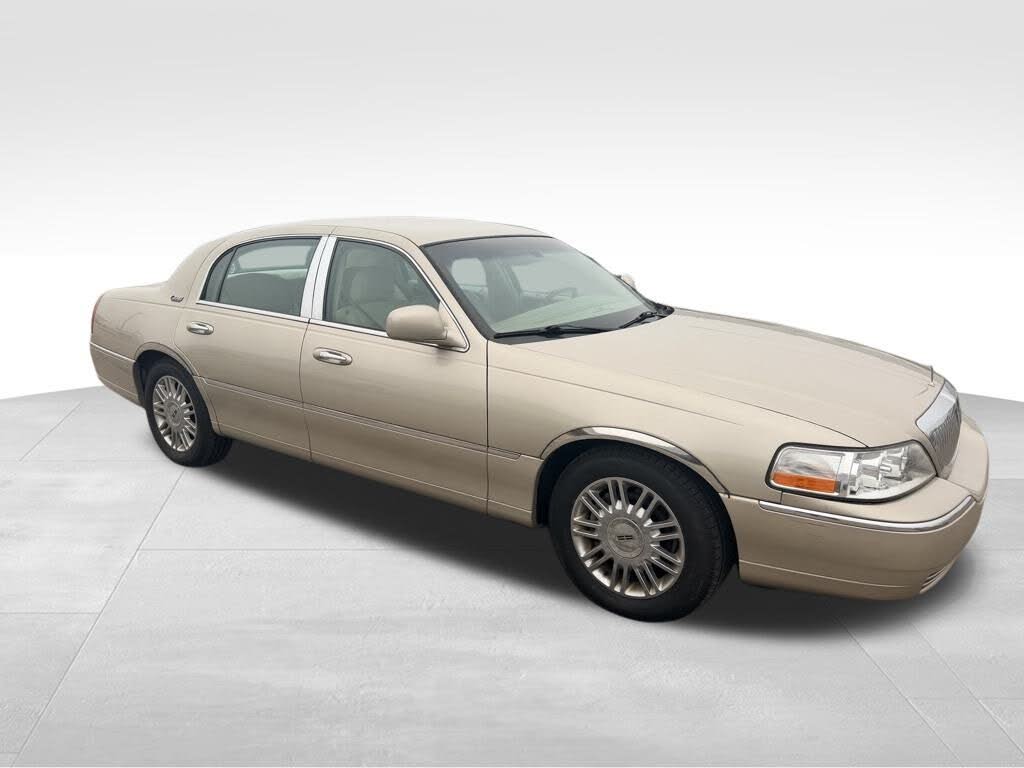 2010 Lincoln Town Car Signature Limited