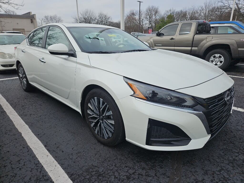 2024 Nissan Altima 2.5 SV FWD