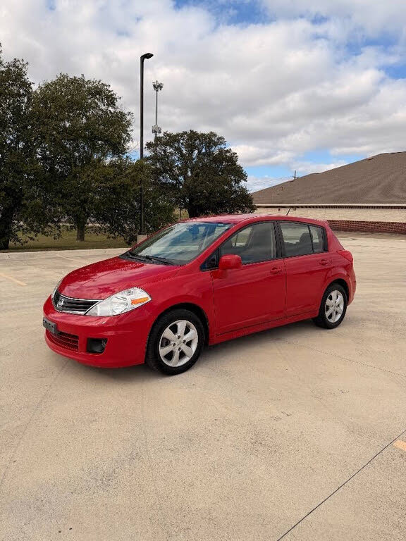 2012 Nissan Versa 1.8 SL Hatchback