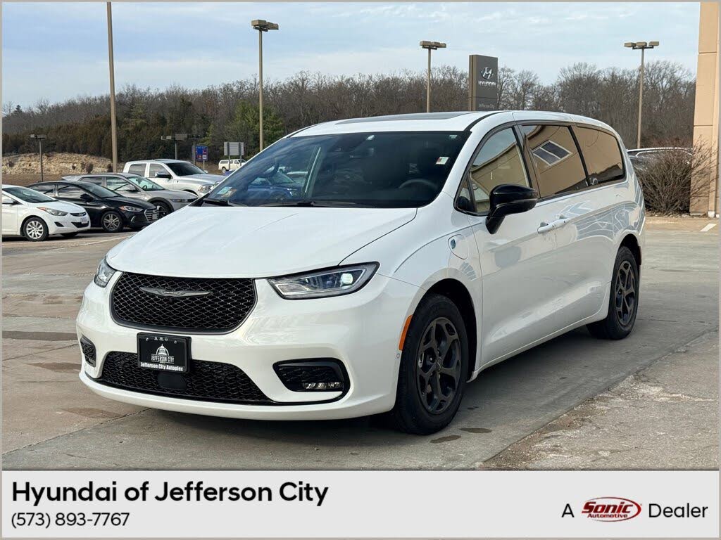 2023 Chrysler Pacifica Hybrid Limited FWD