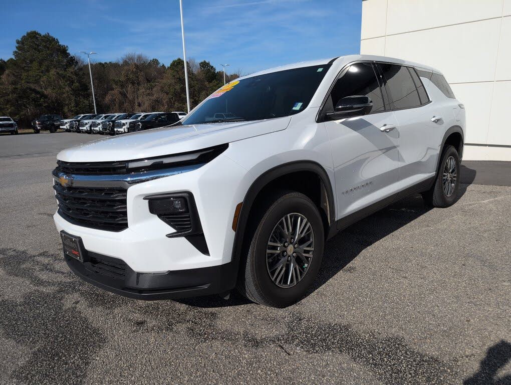 2024 Chevrolet Traverse LS FWD