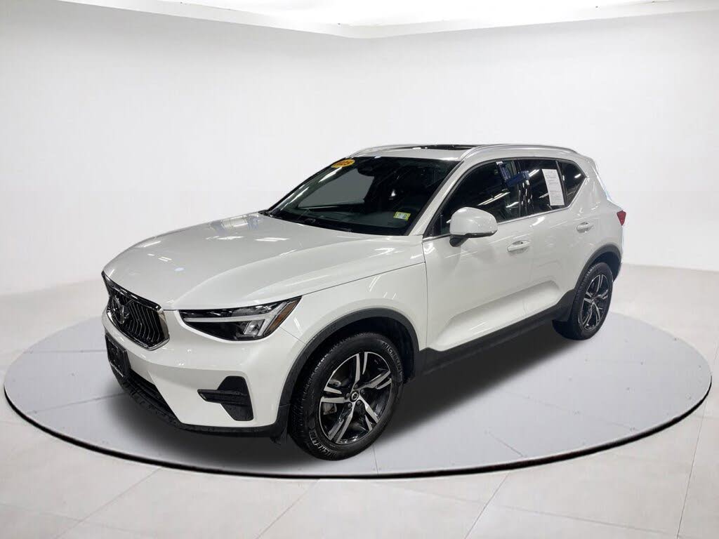 2025 Volvo XC40 B5 Core Bright Theme AWD