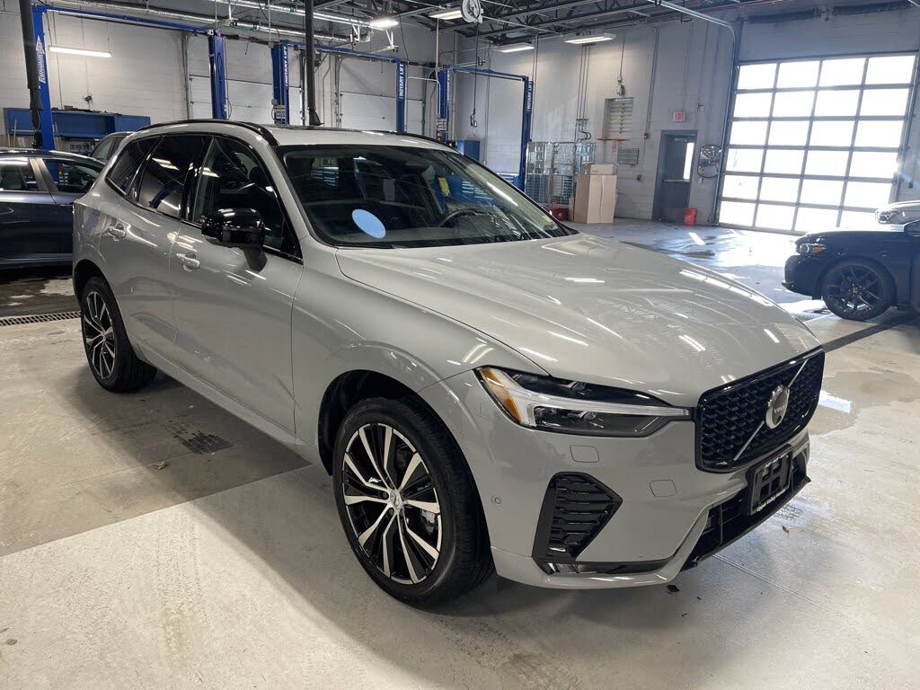 2025 Volvo XC60 B5 Plus Dark Theme AWD