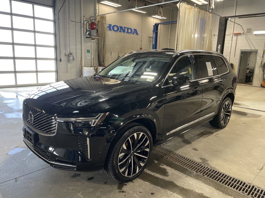 2025 Volvo XC90 B6 Plus Bright Theme 7-Passenger AWD