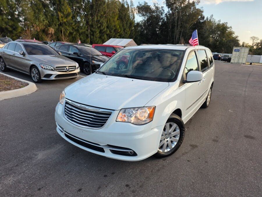 2014 Chrysler Town & Country Touring FWD