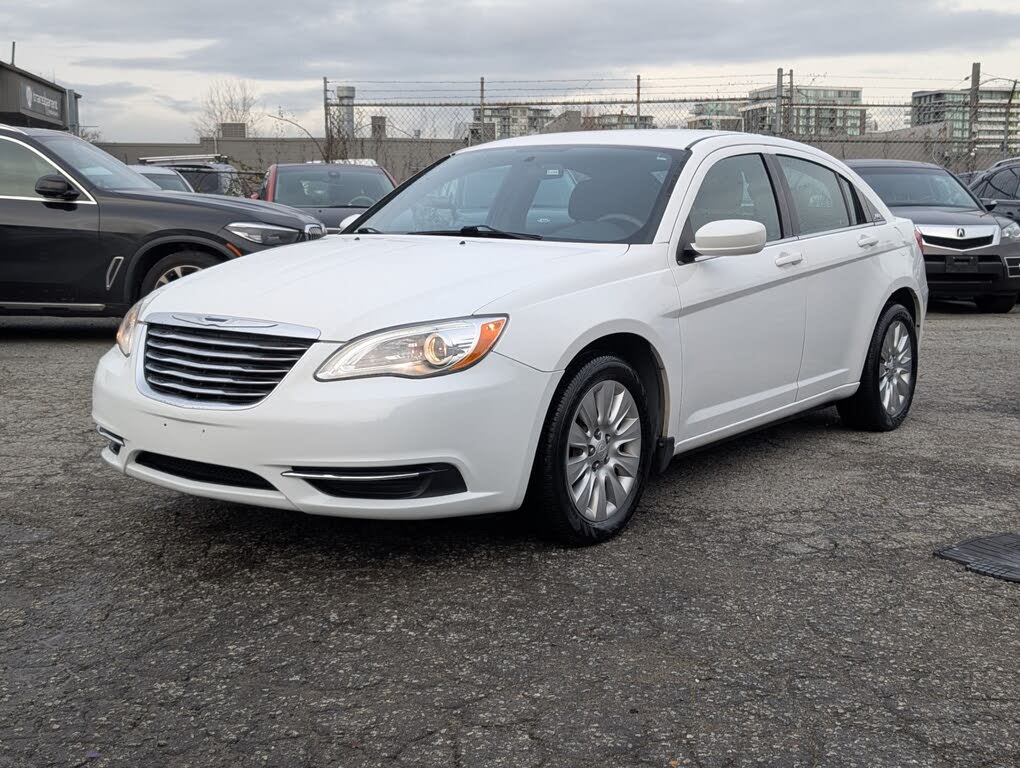 2013 Chrysler 200 LX Sedan FWD