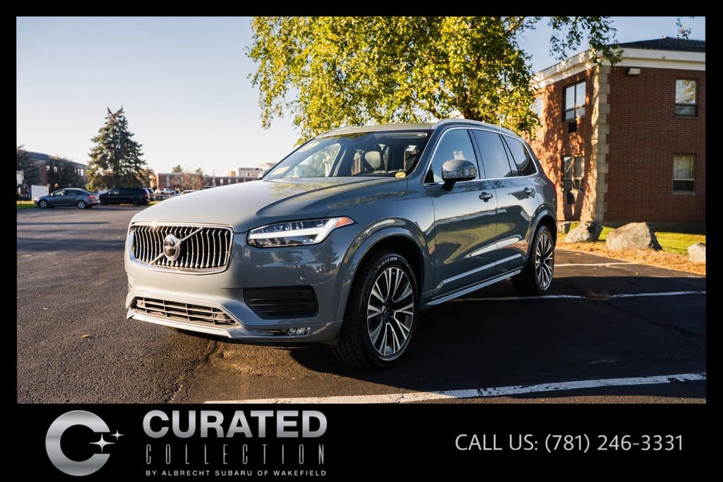 2022 Volvo XC90 T6 Momentum 7-Passenger AWD