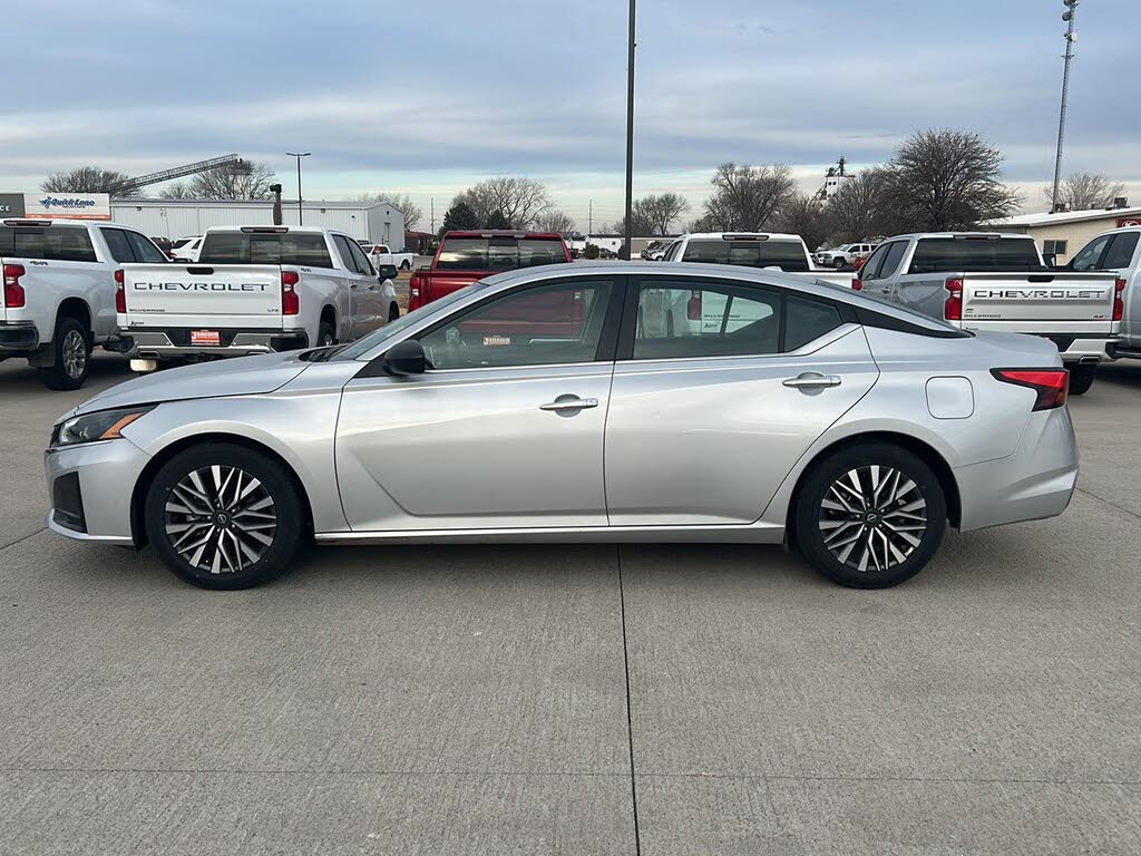 2024 Nissan Altima 2.5 SV FWD