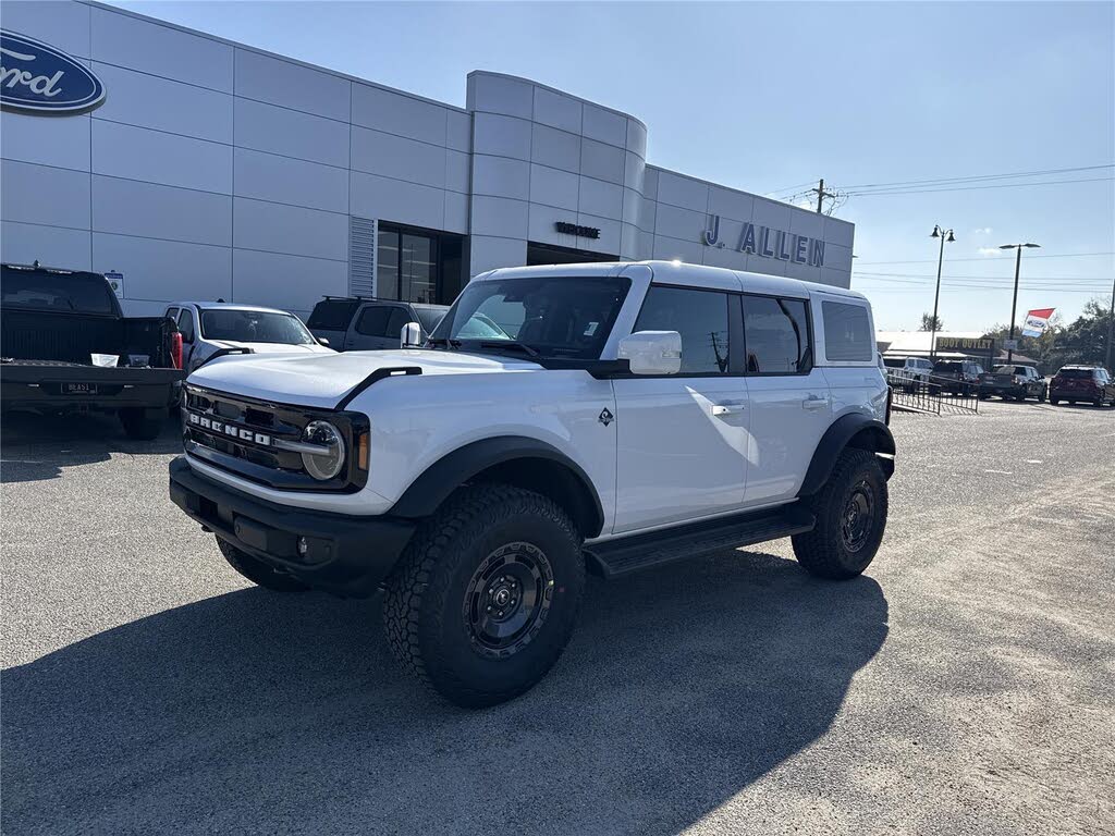 2025 Ford Bronco Outer Banks 4-Door 4WD