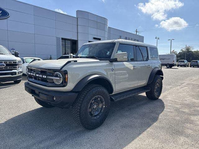 2025 Ford Bronco Outer Banks 4-Door 4WD