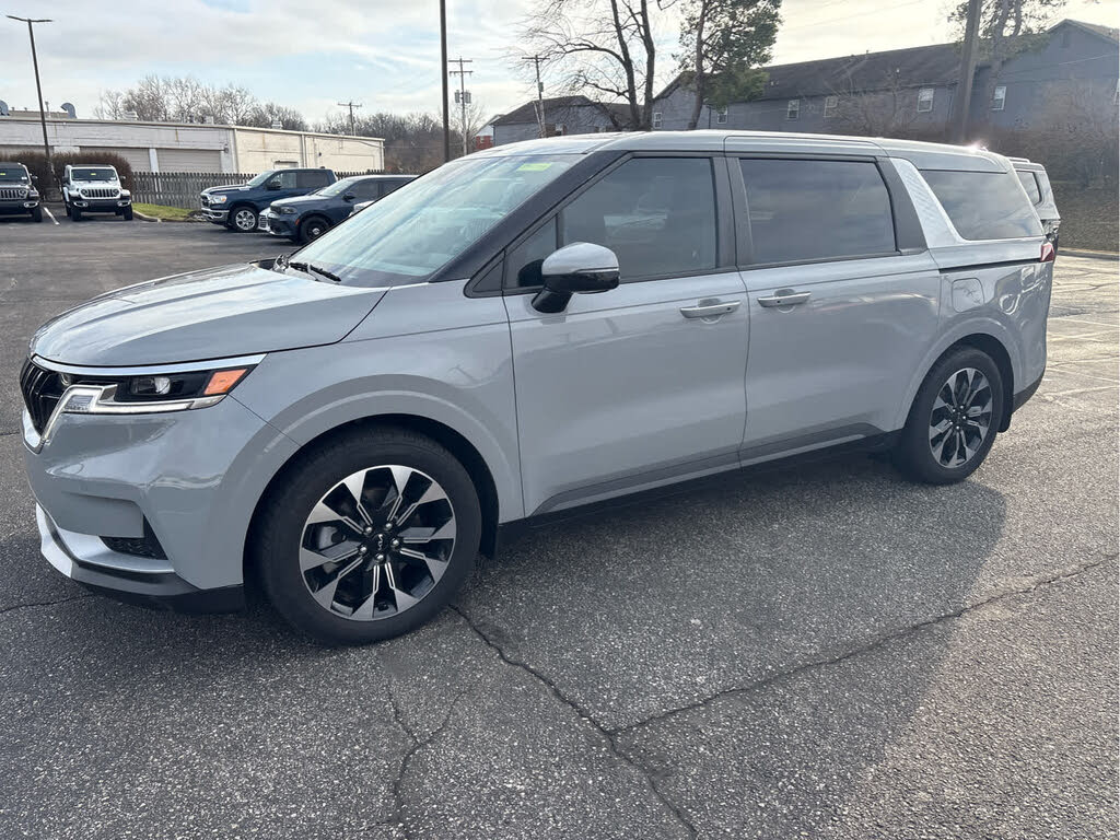 2024 Kia Carnival EX FWD