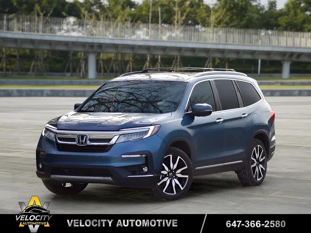 2019 Honda Pilot Touring AWD with Rear Captain's Chairs