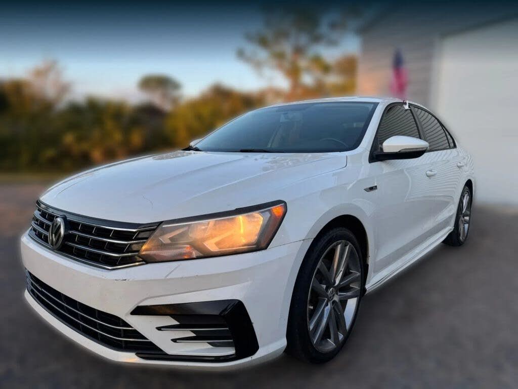 2018 Volkswagen Passat 2.0T R-Line FWD