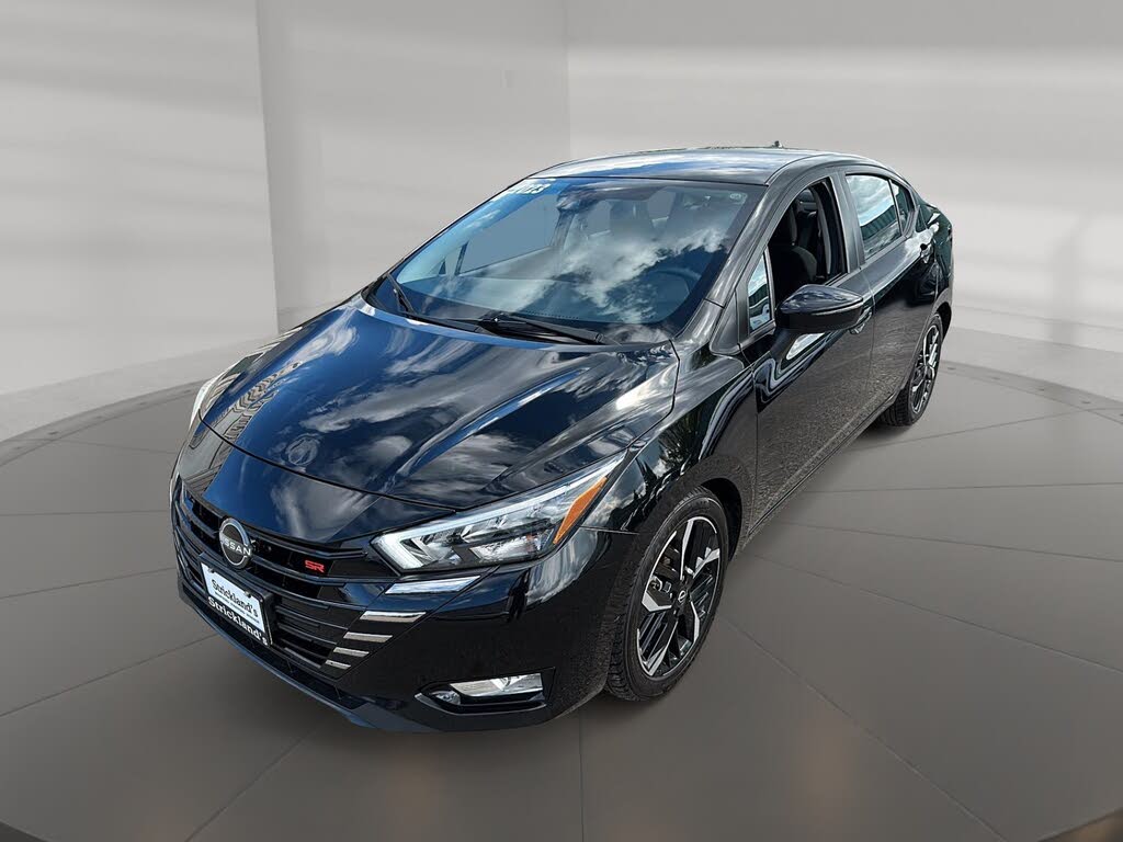 2023 Nissan Versa SR FWD