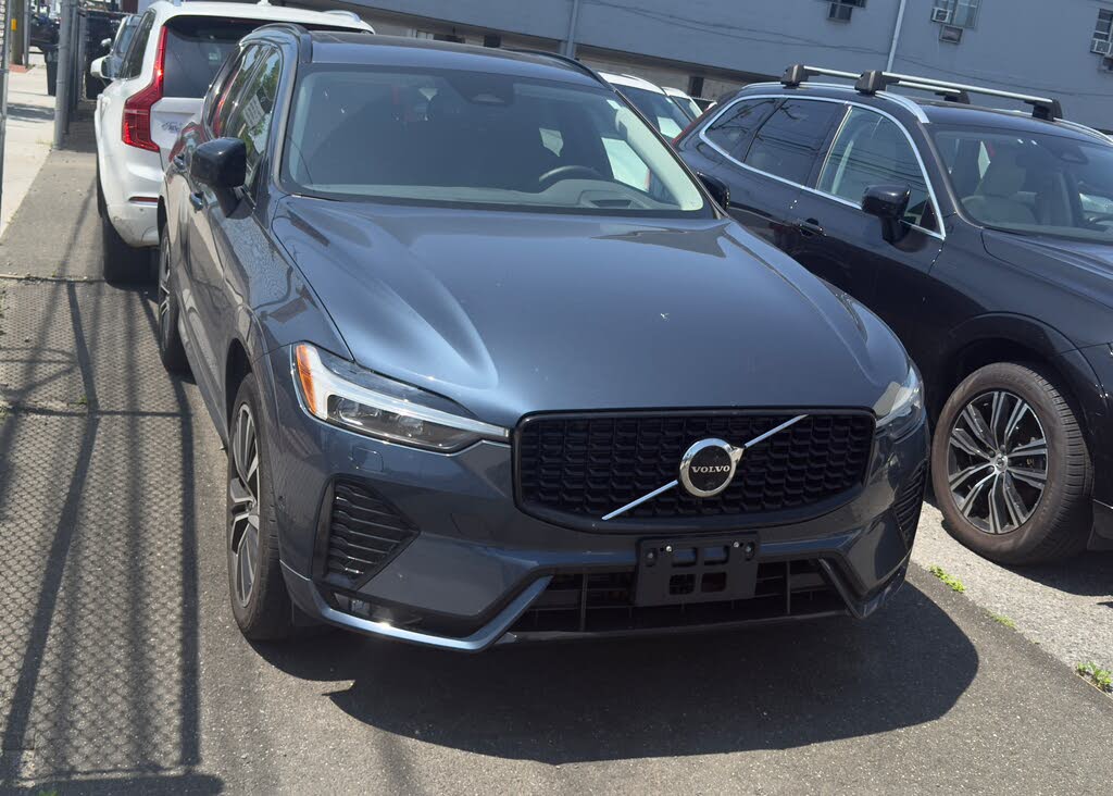 2023 Volvo XC60 B6 Ultimate Dark Theme AWD